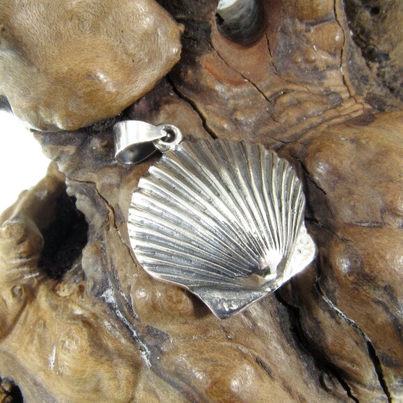 Solid 925 Sterling Silver Seashell Pendant, Clam Shell Sea Scallop Jewelry Charm - Picture 4 of 10